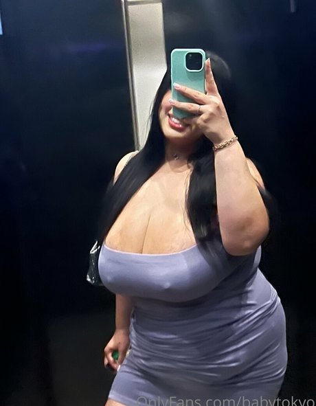 Foto di nudo di fuga di OnlyFans di Babytokyo