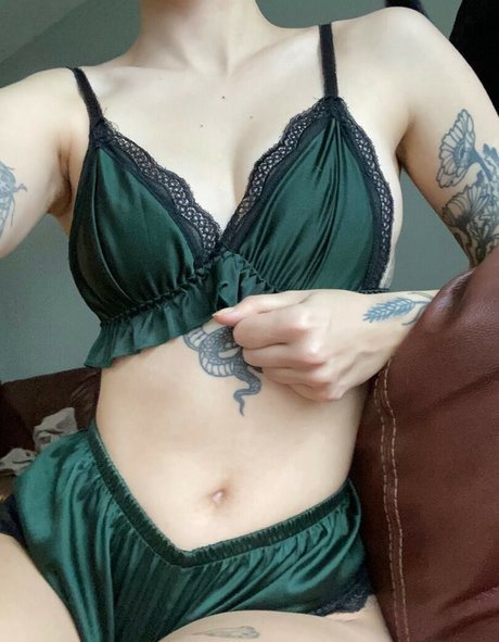 Foto di nudo di fuga di OnlyFans di Pleasequietdown