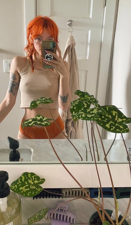 Foto di nudo di fuga di OnlyFans di Pleasequietdown