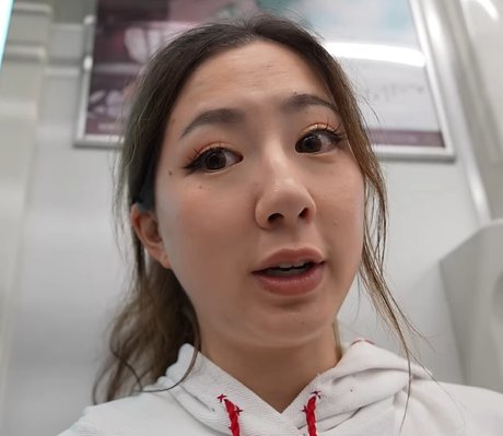 Foto di nudo di fuga di OnlyFans di Fuslie