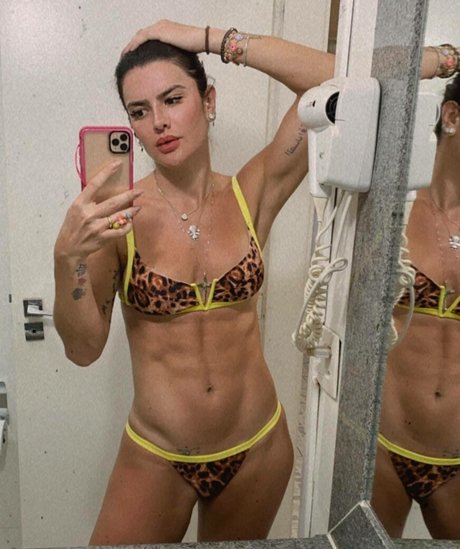 Mirella Santos
