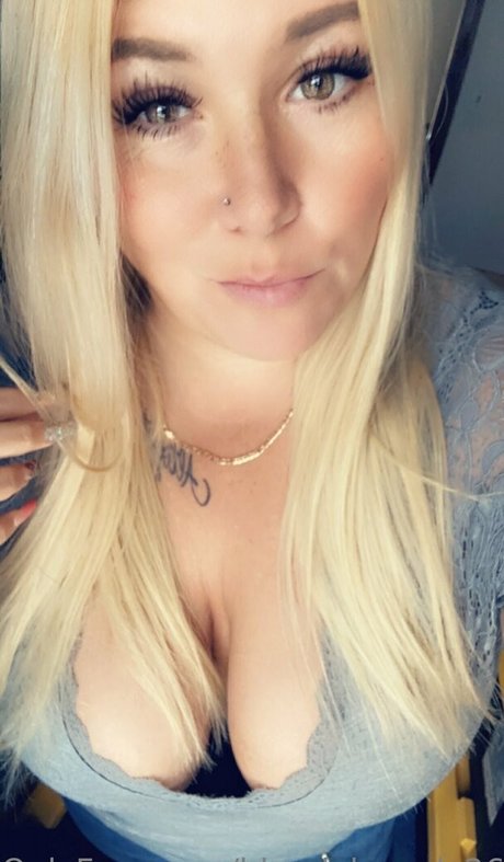 Foto di nudo di fuga di OnlyFans di Blondebrandy269