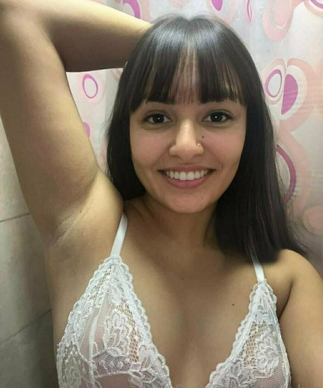 Foto di nudo di fuga di OnlyFans di Emilylyy