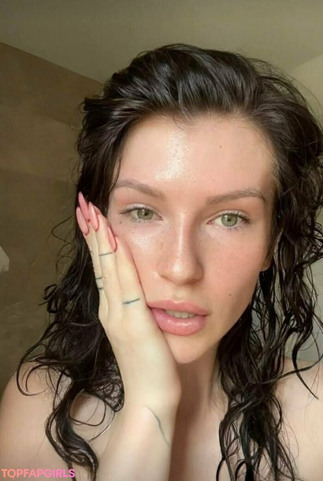 Foto di nudo di fuga di OnlyFans di Flovprincess #1408