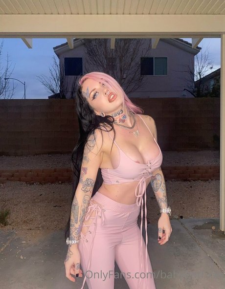 Foto di nudo di fuga di OnlyFans di Babygothxxx