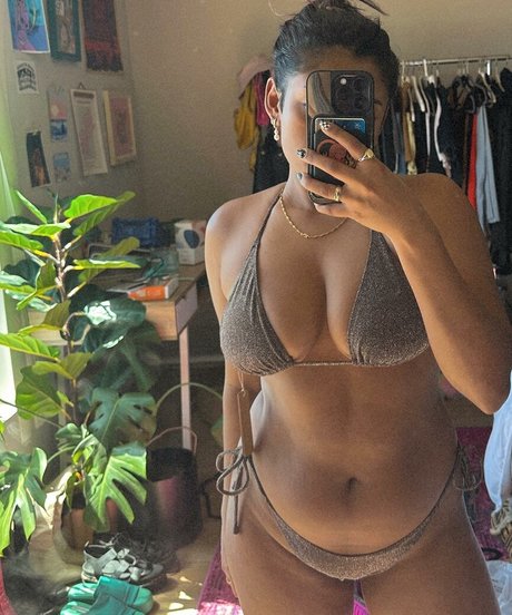 Foto di nudo di fuga di OnlyFans di Yamini Nambimadom