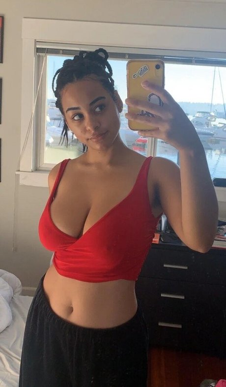 Foto di nudo di fuga di OnlyFans di Raina Morris