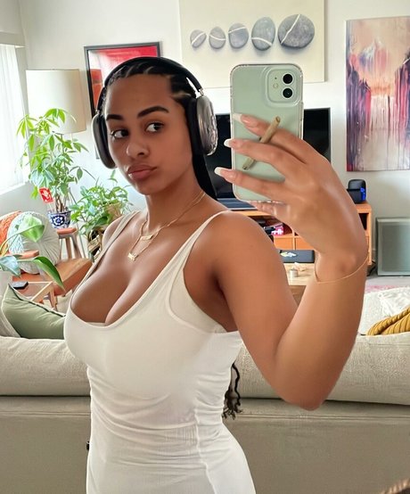 Foto di nudo di fuga di OnlyFans di Raina Morris