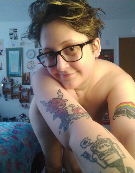 Foto di nudo di fuga di OnlyFans di Alamode