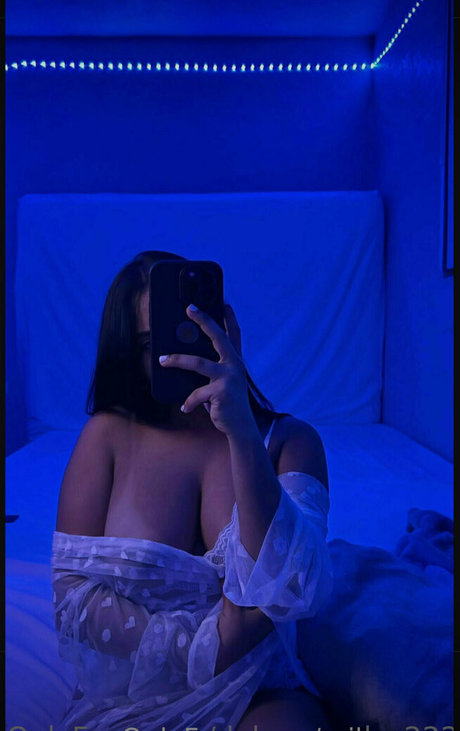 Foto di nudo di fuga di OnlyFans di Mikamar