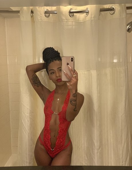 Foto di nudo di fuga di OnlyFans di Briabackwoods