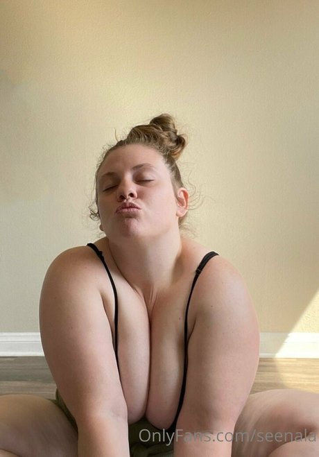 Foto di nudo di fuga di OnlyFans di Seenala