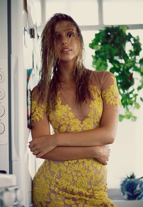 Foto di nudo di fuga di OnlyFans di Alexis Ren