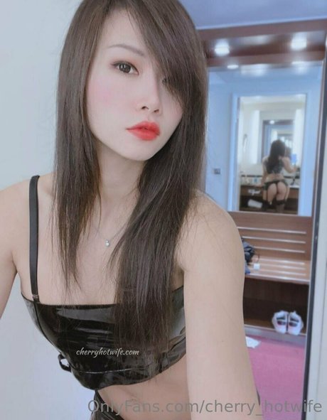 Foto di nudo di fuga di OnlyFans di Cherryhotwife