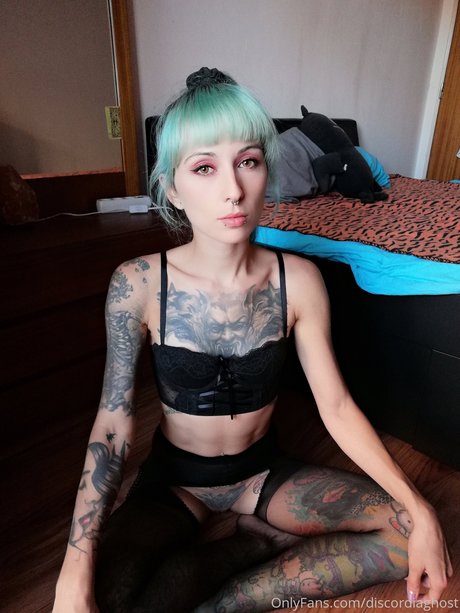 Foto di nudo di fuga di OnlyFans di Discordia Suicide