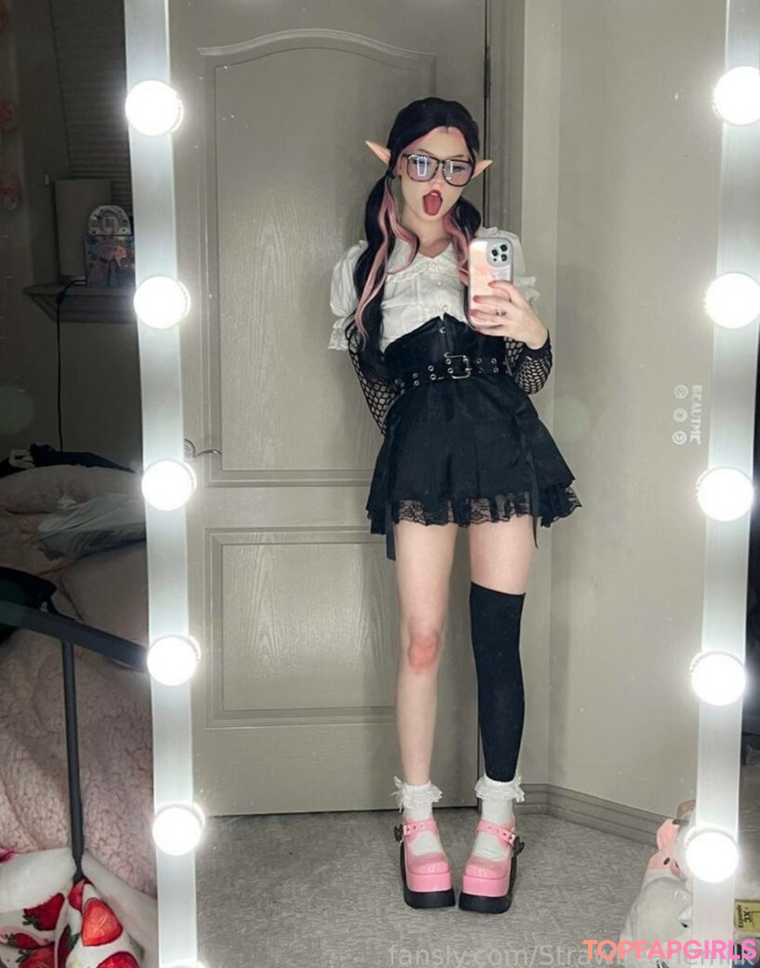 Foto di nudo di fuga di OnlyFans di Strawbeariemilkk #1555