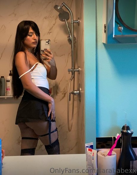 Foto di nudo di fuga di OnlyFans di Carababexx