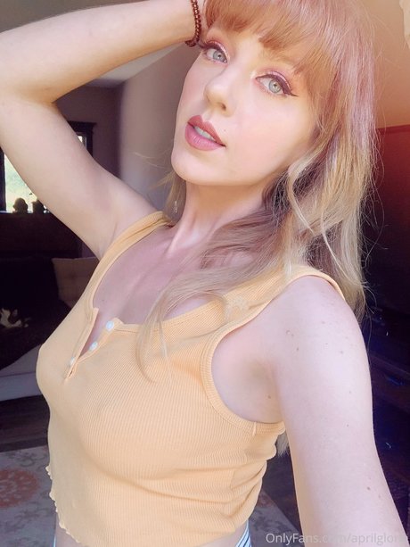 Foto di nudo di fuga di OnlyFans di April Gloria