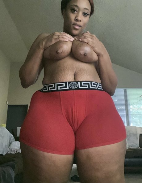 Foto di nudo di fuga di OnlyFans di Synsationn