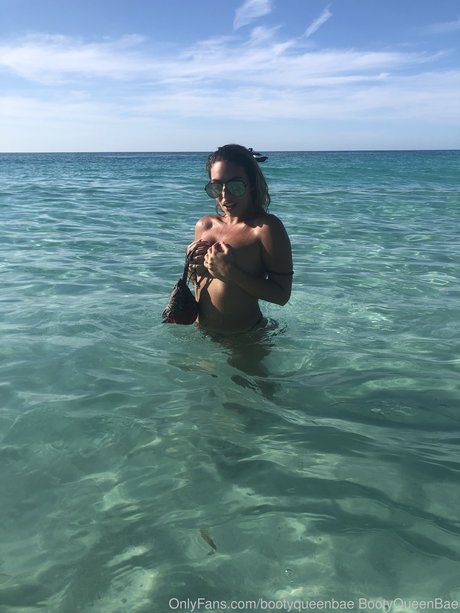 Foto di nudo di fuga di OnlyFans di Araqueenbae