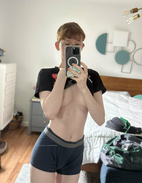 Foto di nudo di fuga di OnlyFans di Dxmbpup