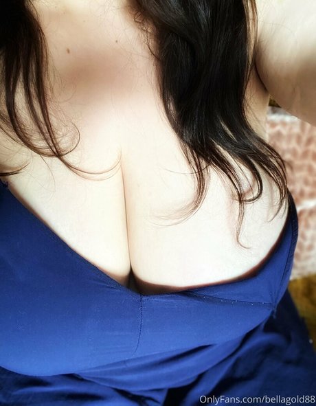 Foto di nudo di fuga di OnlyFans di Bella Gold