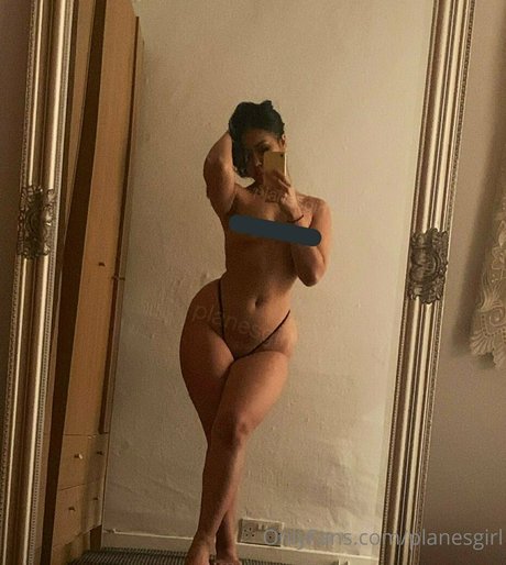 Foto di nudo di fuga di OnlyFans di Planesgirl