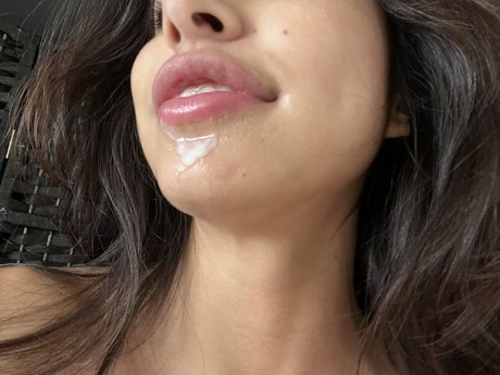 Foto di nudo di fuga di OnlyFans di Reina Rae