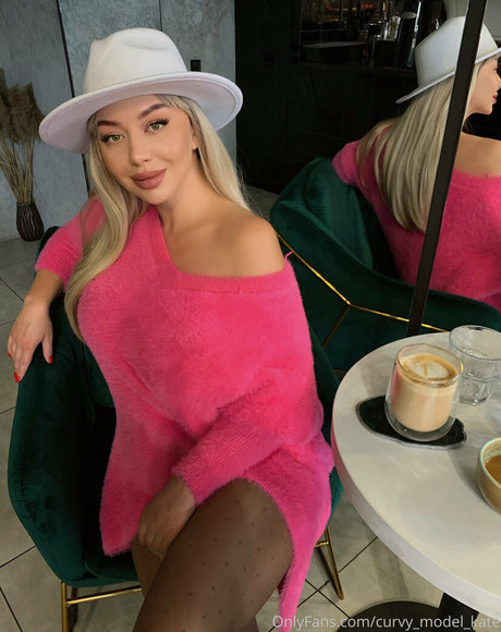 Curvy_model_kate
