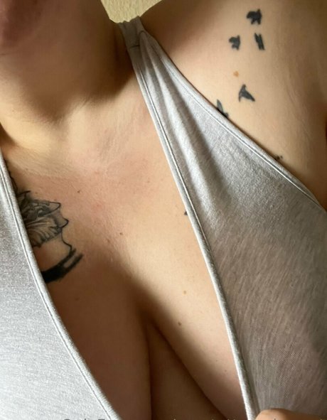 Foto di nudo di fuga di OnlyFans di Yourtattooedsecret