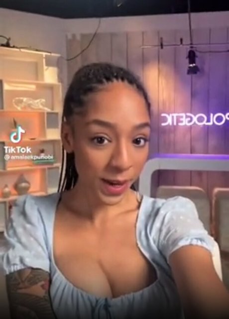 Foto di nudo di fuga di OnlyFans di Amala Ekpunobi