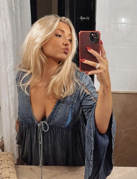 Foto di nudo di fuga di OnlyFans di Hari Beavis