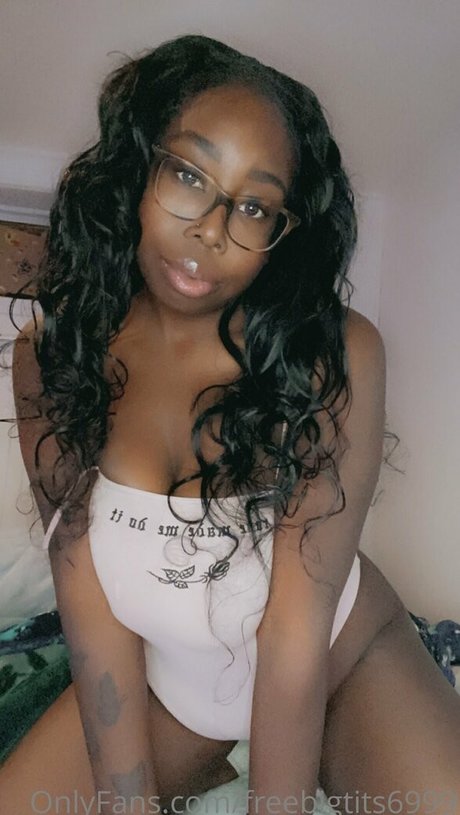 Foto di nudo di fuga di OnlyFans di Freebigtits6999