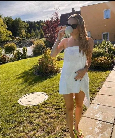 Foto di nudo di fuga di OnlyFans di Melissa Naschenweng