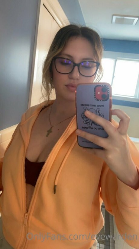 Foto di nudo di fuga di OnlyFans di Evewarden