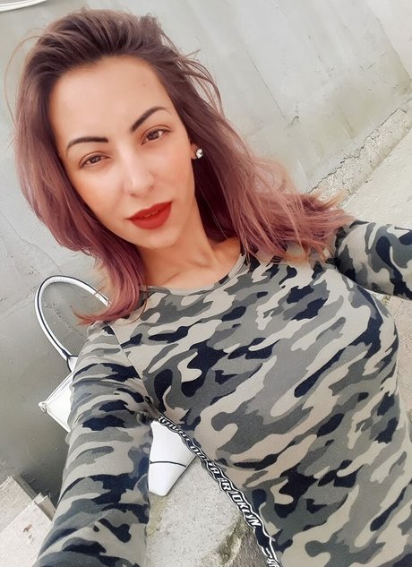 Foto di nudo di fuga di OnlyFans di Marinela Adalbertova