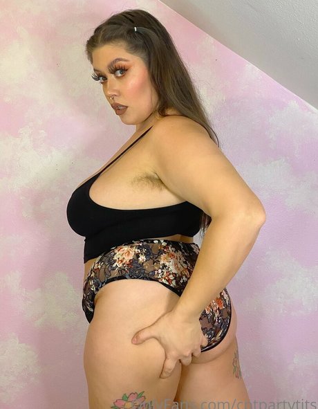 Foto di nudo di fuga di OnlyFans di Cptpartytits