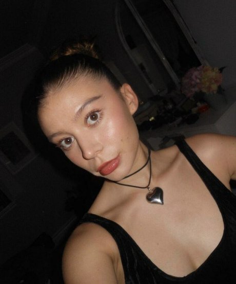 Foto di nudo di fuga di OnlyFans di Genevieve Hannelius