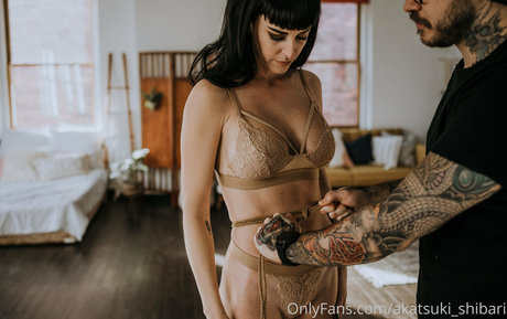 Foto di nudo di fuga di OnlyFans di Akatsukishibari