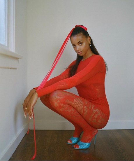 Foto di nudo di fuga di OnlyFans di Ella Balinska