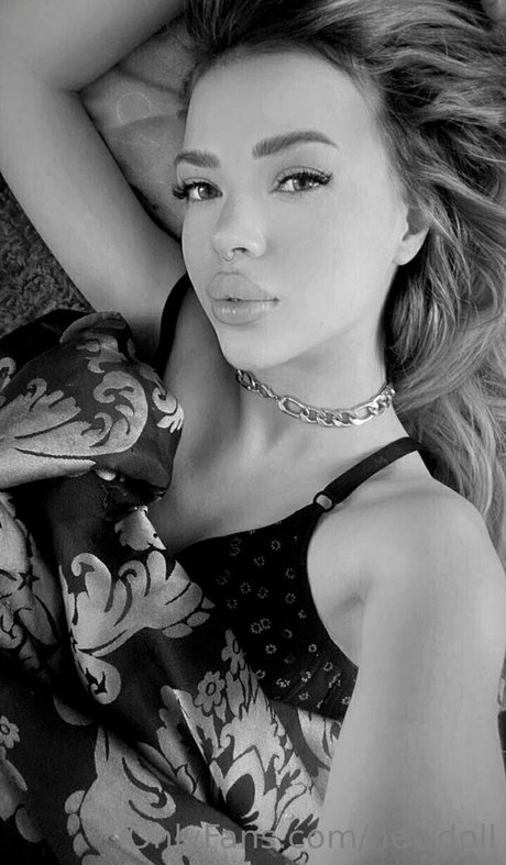 Foto di nudo di fuga di OnlyFans di Newdoll