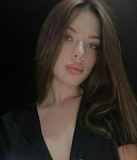 Foto di nudo di fuga di OnlyFans di Newdoll