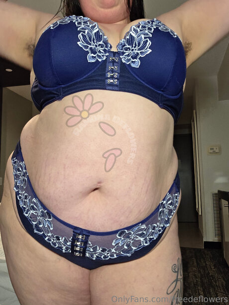 Foto di nudo di fuga di OnlyFans di Freedeflowers