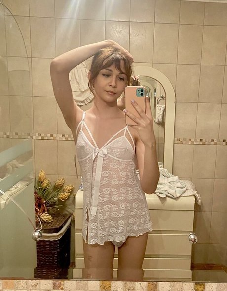 Foto di nudo di fuga di OnlyFans di Isabella