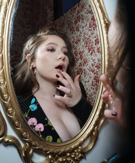 Foto di nudo di fuga di OnlyFans di Emma Kenney