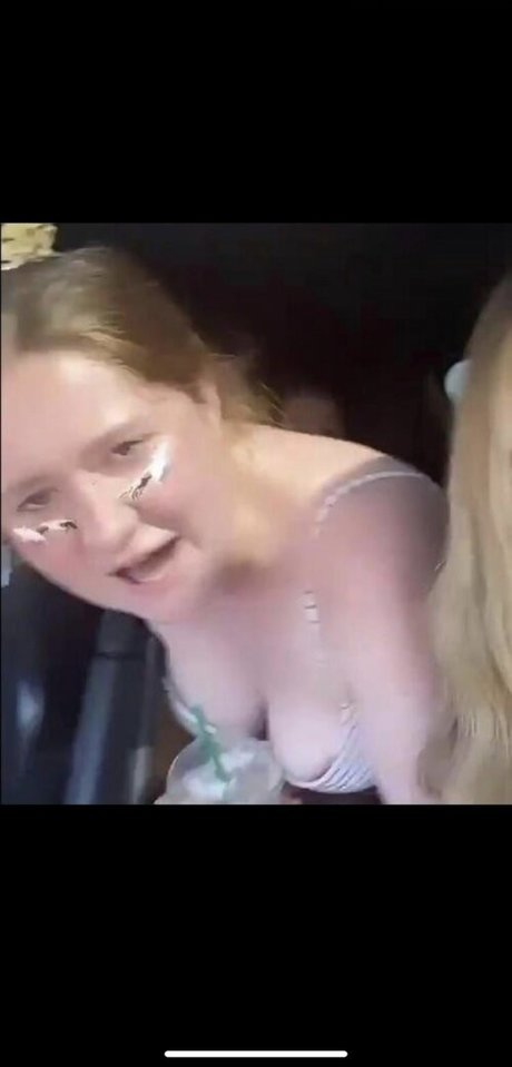 Foto di nudo di fuga di OnlyFans di Emma Kenney