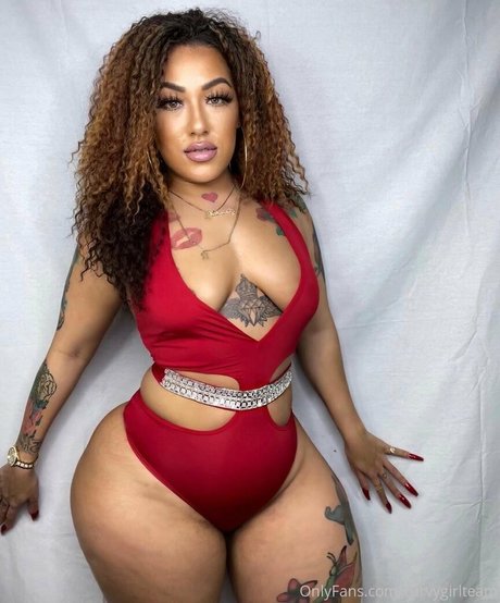 Foto di nudo di fuga di OnlyFans di Curvygirlteam