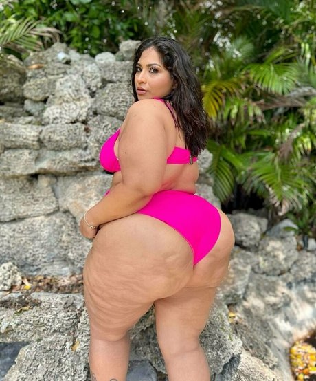 Foto di nudo di fuga di OnlyFans di Curvygirlteam