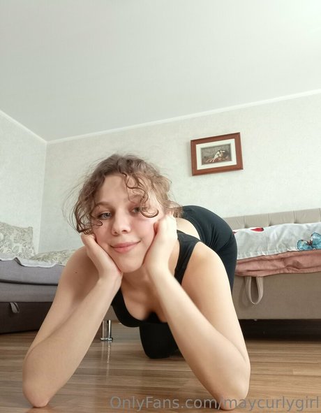 Foto di nudo di fuga di OnlyFans di Maycurlygirl