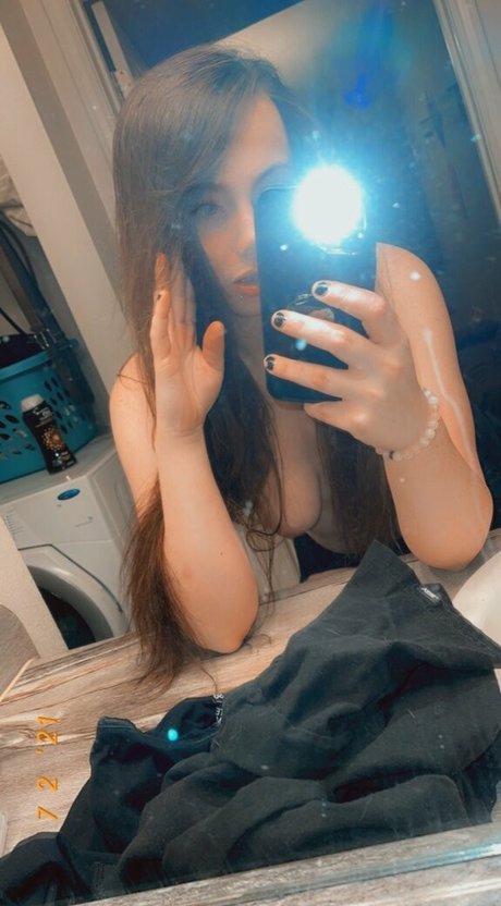 Foto di nudo di fuga di OnlyFans di Victorialunaarose